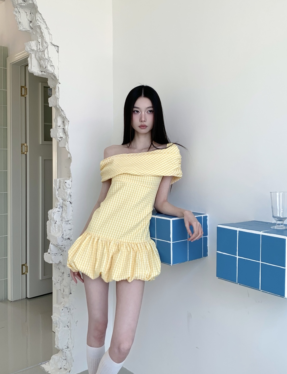 Bud elastic sloping shoulder pinched waist dress
