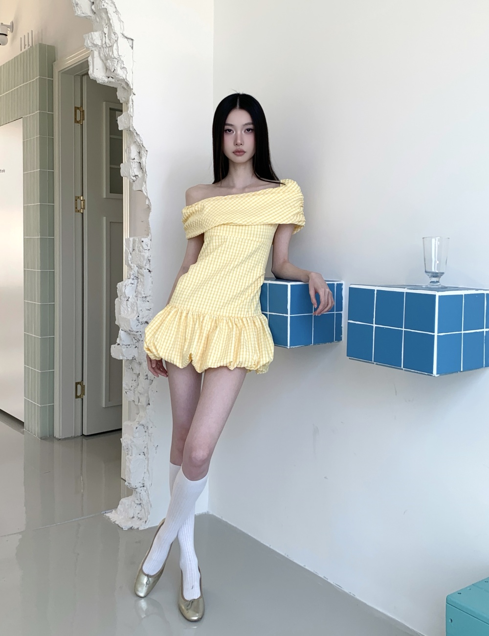 Bud elastic sloping shoulder pinched waist dress