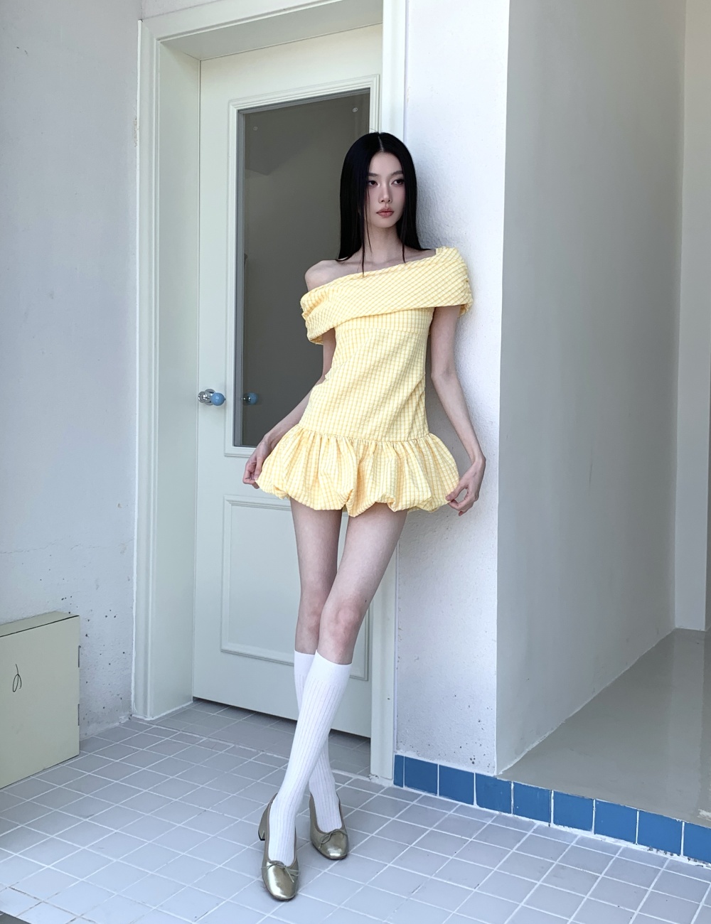 Bud elastic sloping shoulder pinched waist dress