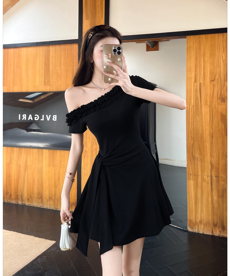 Pinched waist sloping shoulder frenum summer dress