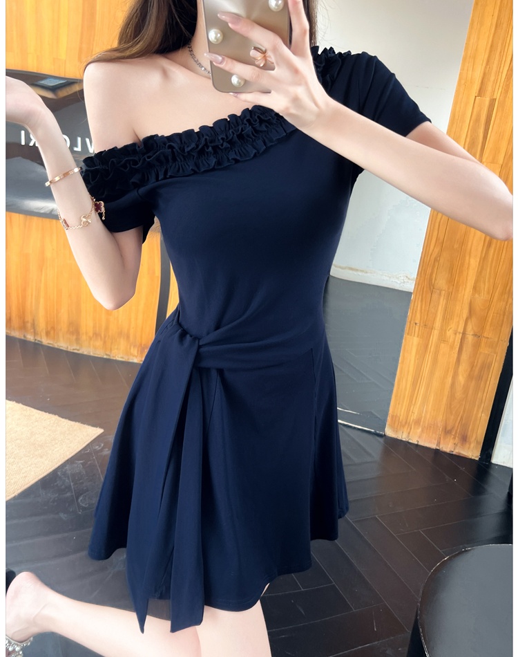 Pinched waist sloping shoulder frenum summer dress
