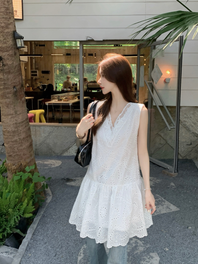 Sleeveless temperament dress spring and summer V-neck tops