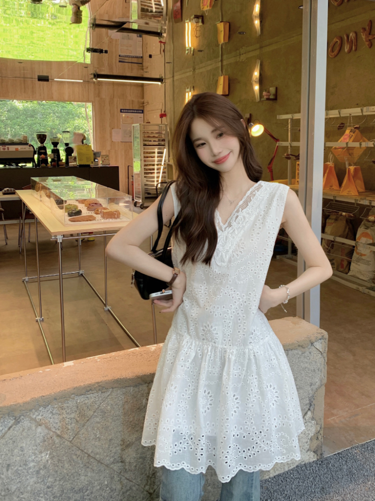 Sleeveless temperament dress spring and summer V-neck tops