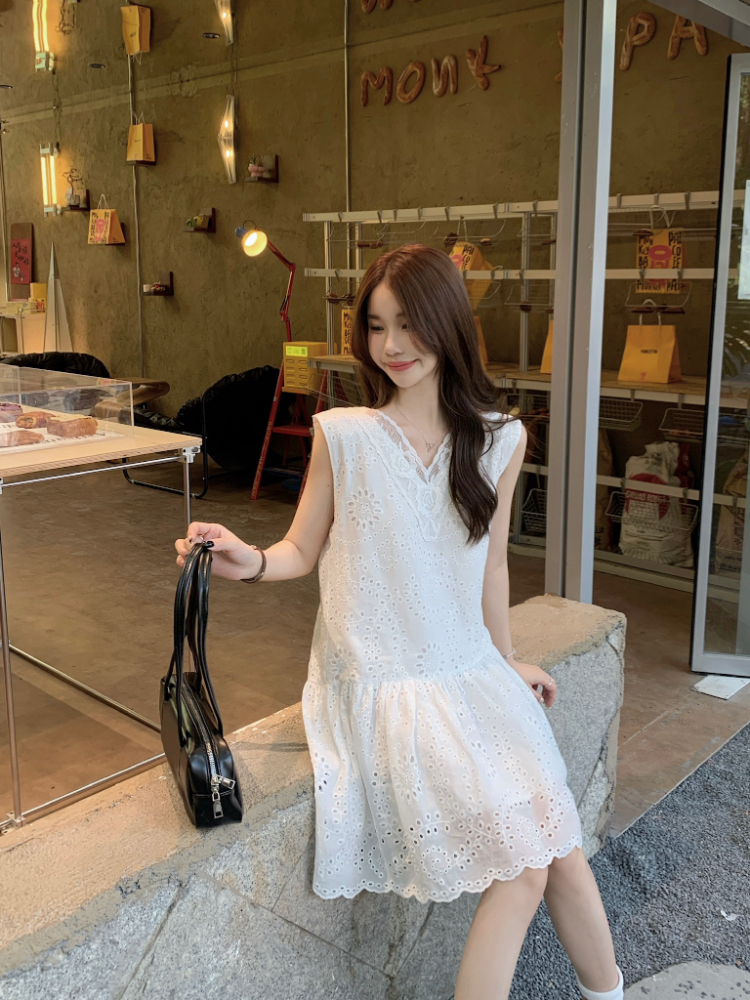 Sleeveless temperament dress spring and summer V-neck tops