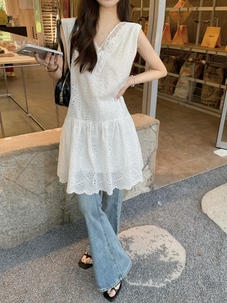Sleeveless temperament dress spring and summer V-neck tops