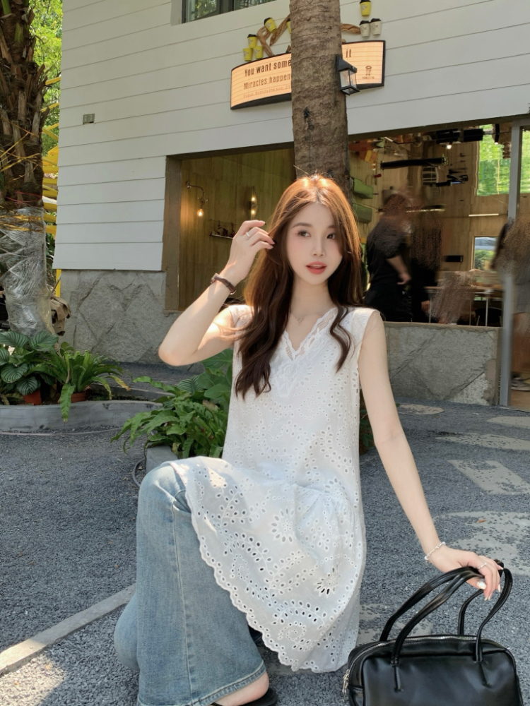 Sleeveless temperament dress spring and summer V-neck tops