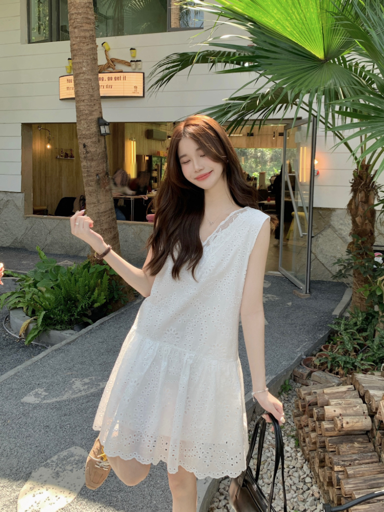 Sleeveless temperament dress spring and summer V-neck tops