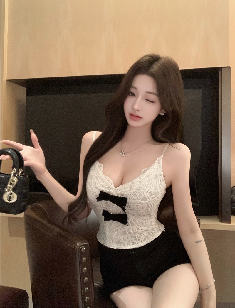 Slim sling enticement with chest pad lace vest