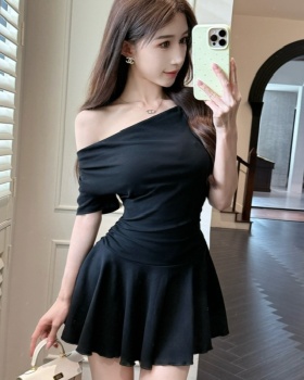 Horizontal collar pinched waist strapless sexy dress