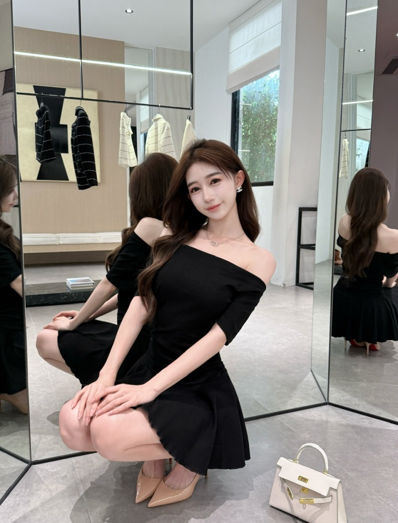 Horizontal collar pinched waist strapless sexy dress