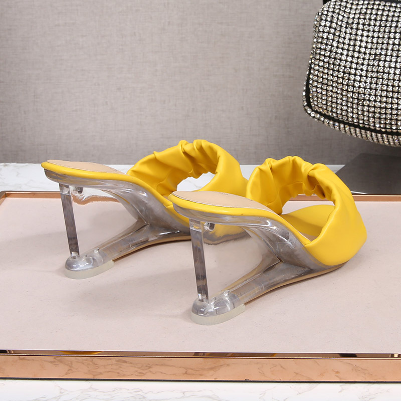 Summer fashion slippers wears outside high-heeled shoes