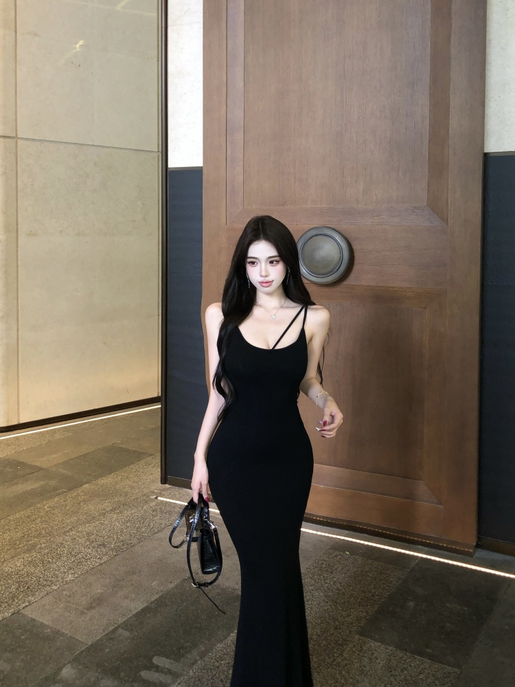 With chest pad long sling black slim dress