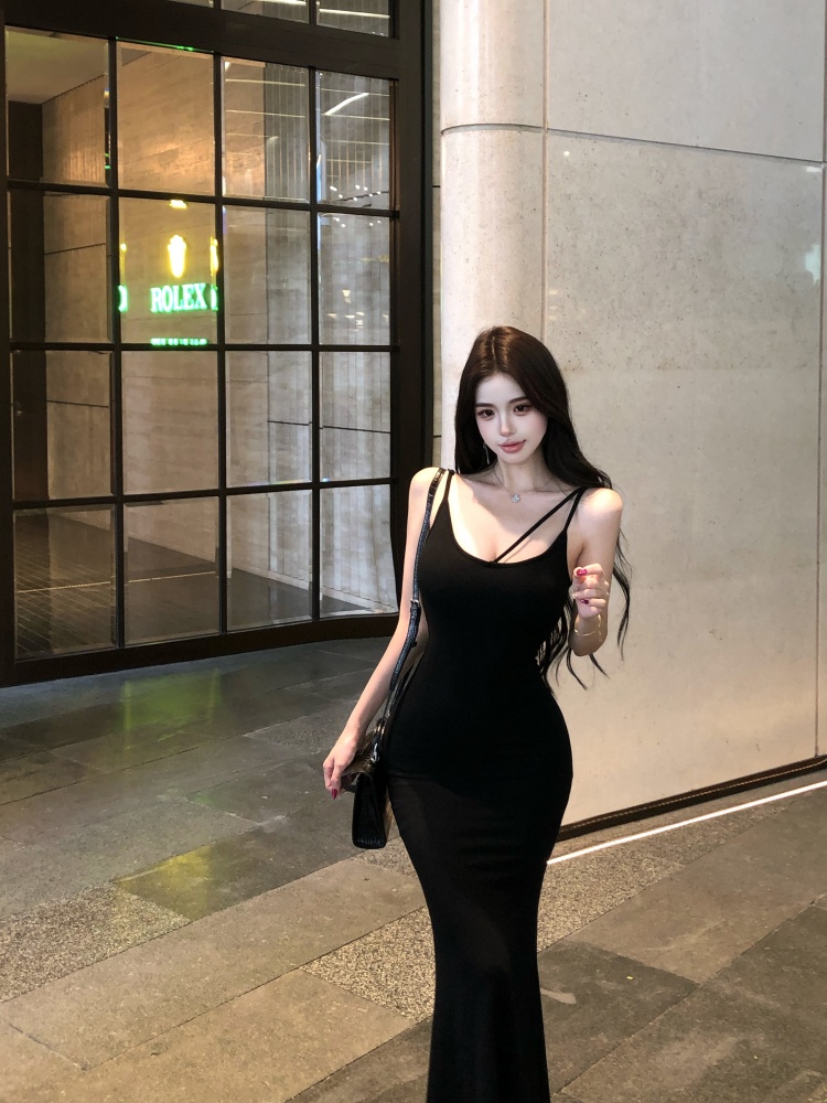 With chest pad long sling black slim dress