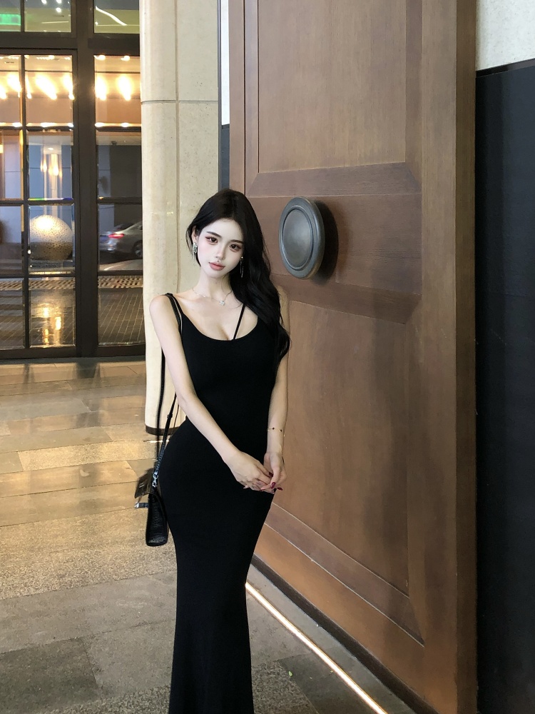 With chest pad long sling black slim dress