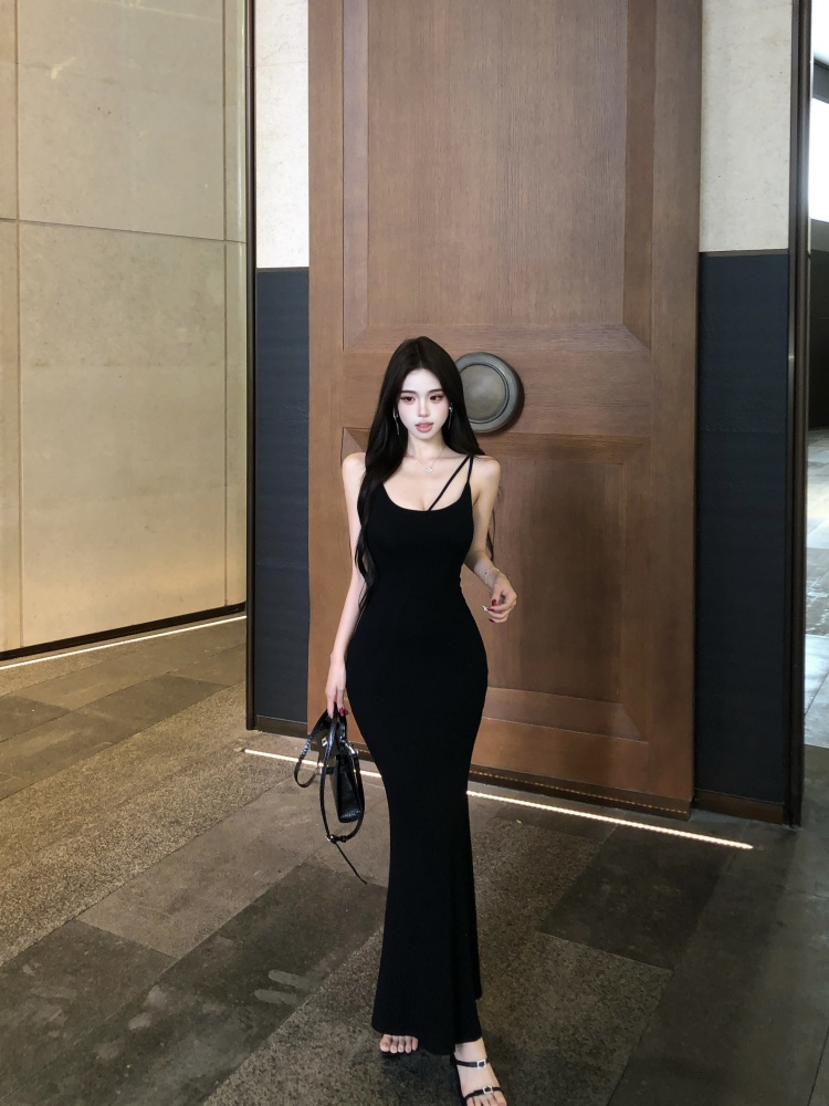 With chest pad long sling black slim dress
