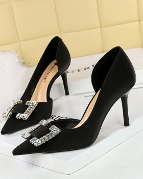 Hollow shoes low wedding shoes for women