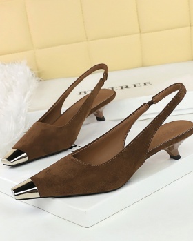 Pointed Korean style low broadcloth metal shoes