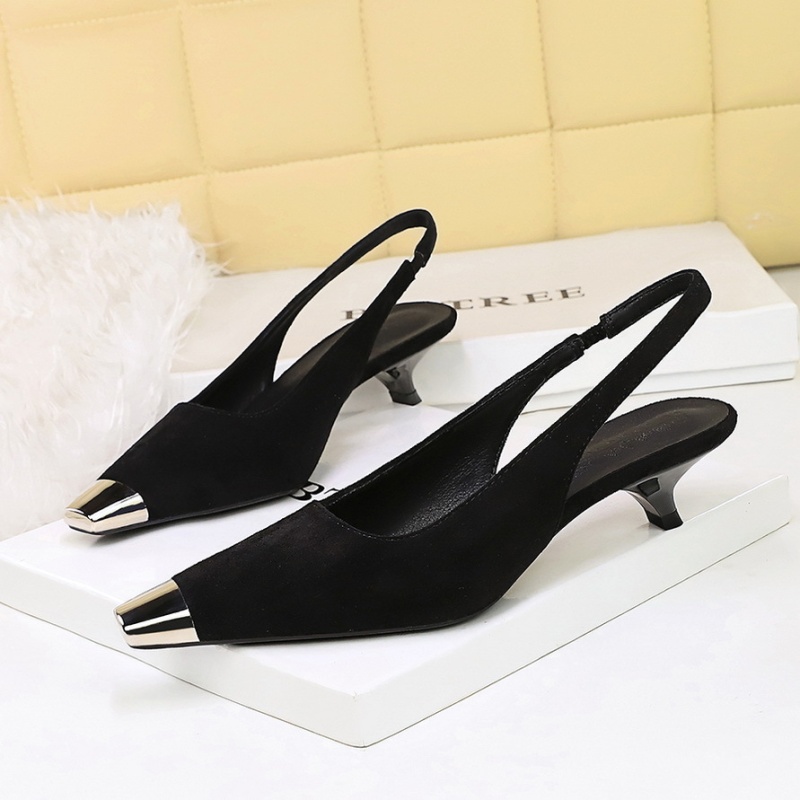 Pointed Korean style low broadcloth metal shoes