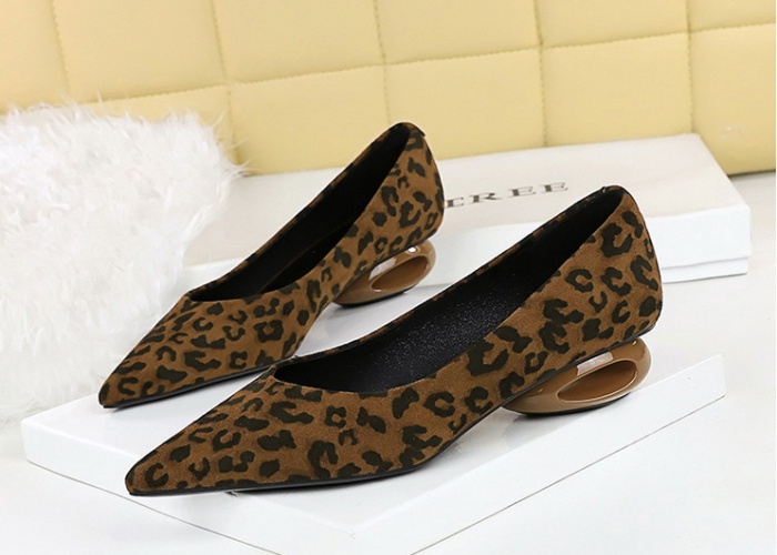 Pointed retro broadcloth temperament low shoes for women