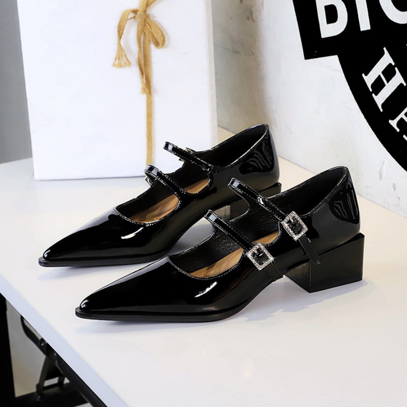 Retro patent leather fashion shoes for women