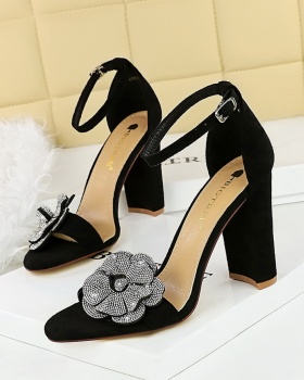 Cingulate flowers broadcloth sandals for women