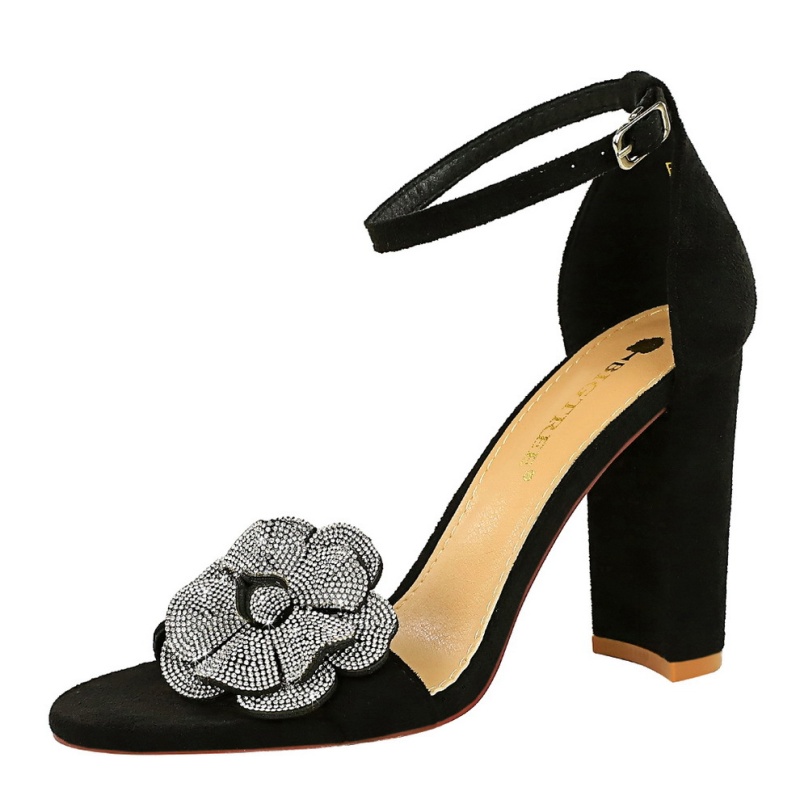 Cingulate flowers broadcloth sandals for women