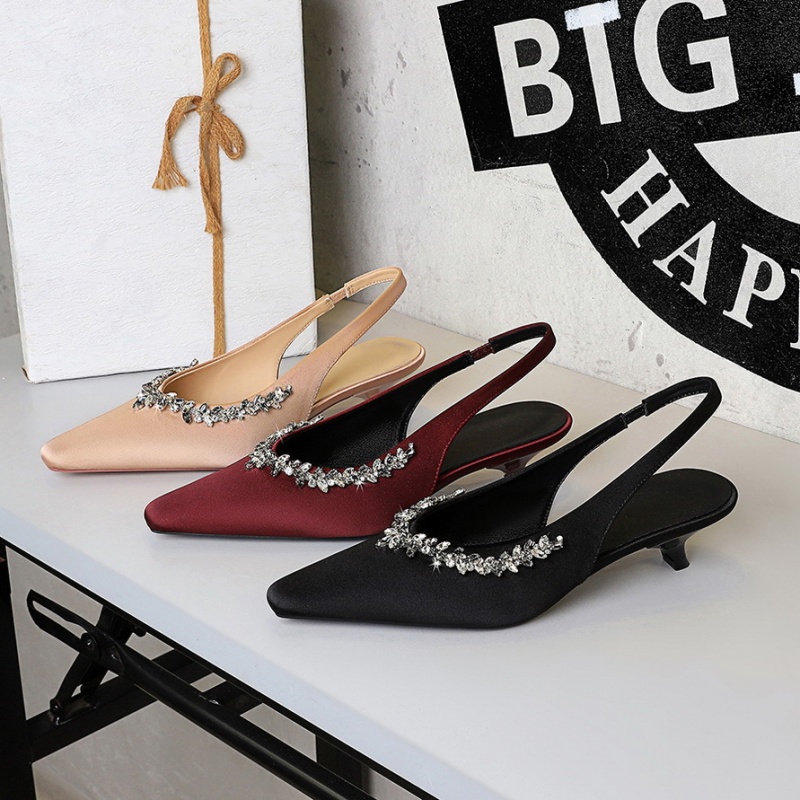 Pointed cozy chain rhinestone satin Korean style shoes