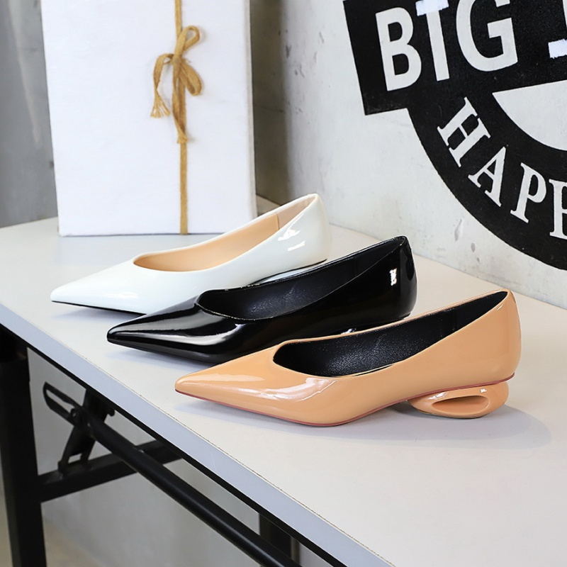 Low pointed shoes patent leather lazy shoes for women