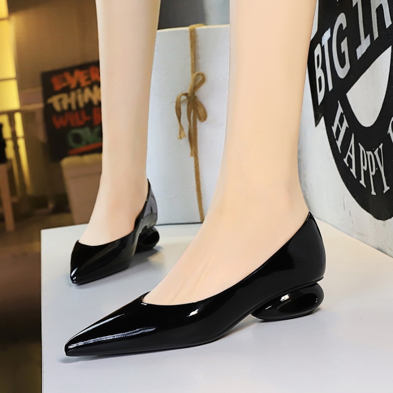 Low pointed shoes patent leather lazy shoes for women