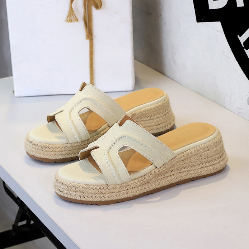 Sandy beach weaving shoes wears outside slippers for women