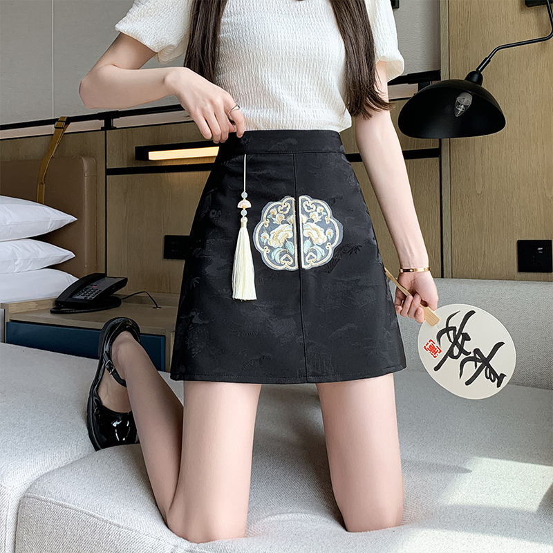 Split embroidery shorts package hip short skirt