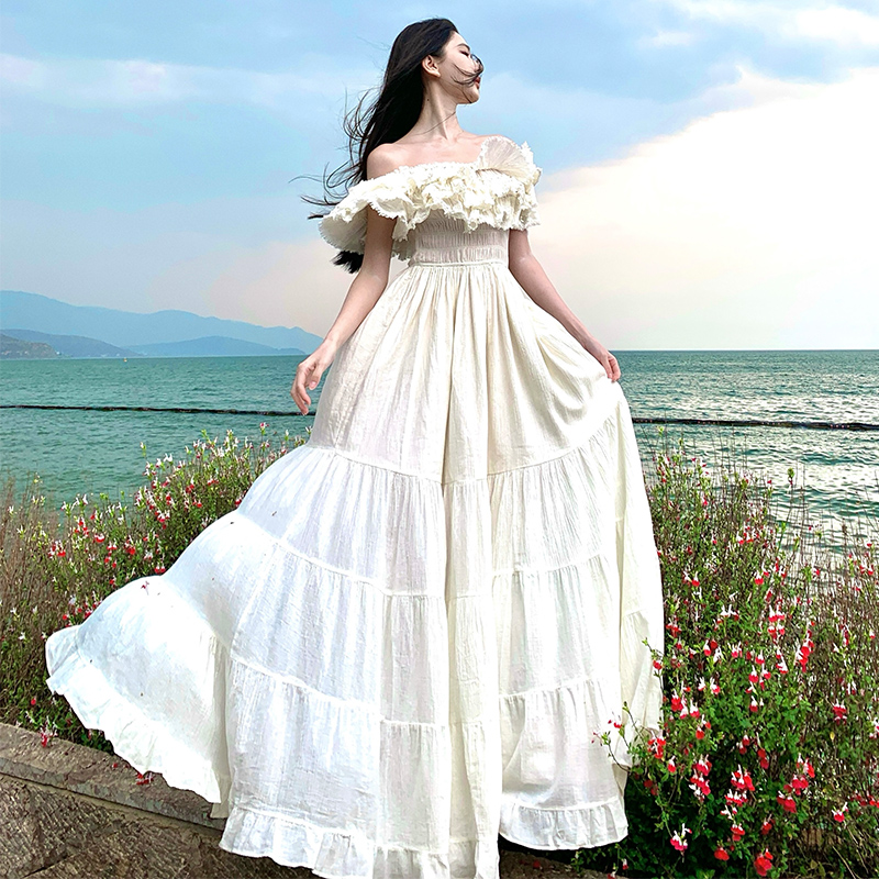 Tender burr vacation strapless France style big skirt dress