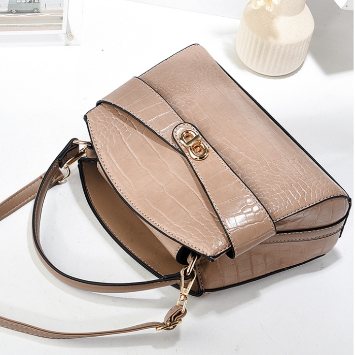 Commuting fashion handbag high capacity lock catch bag