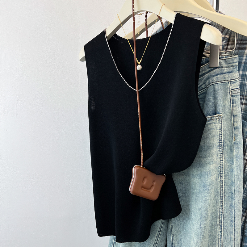 Sleeveless rhinestone summer knitted vest