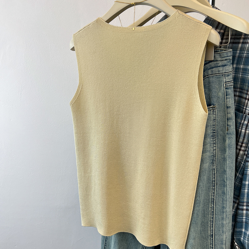 Sleeveless rhinestone summer knitted vest