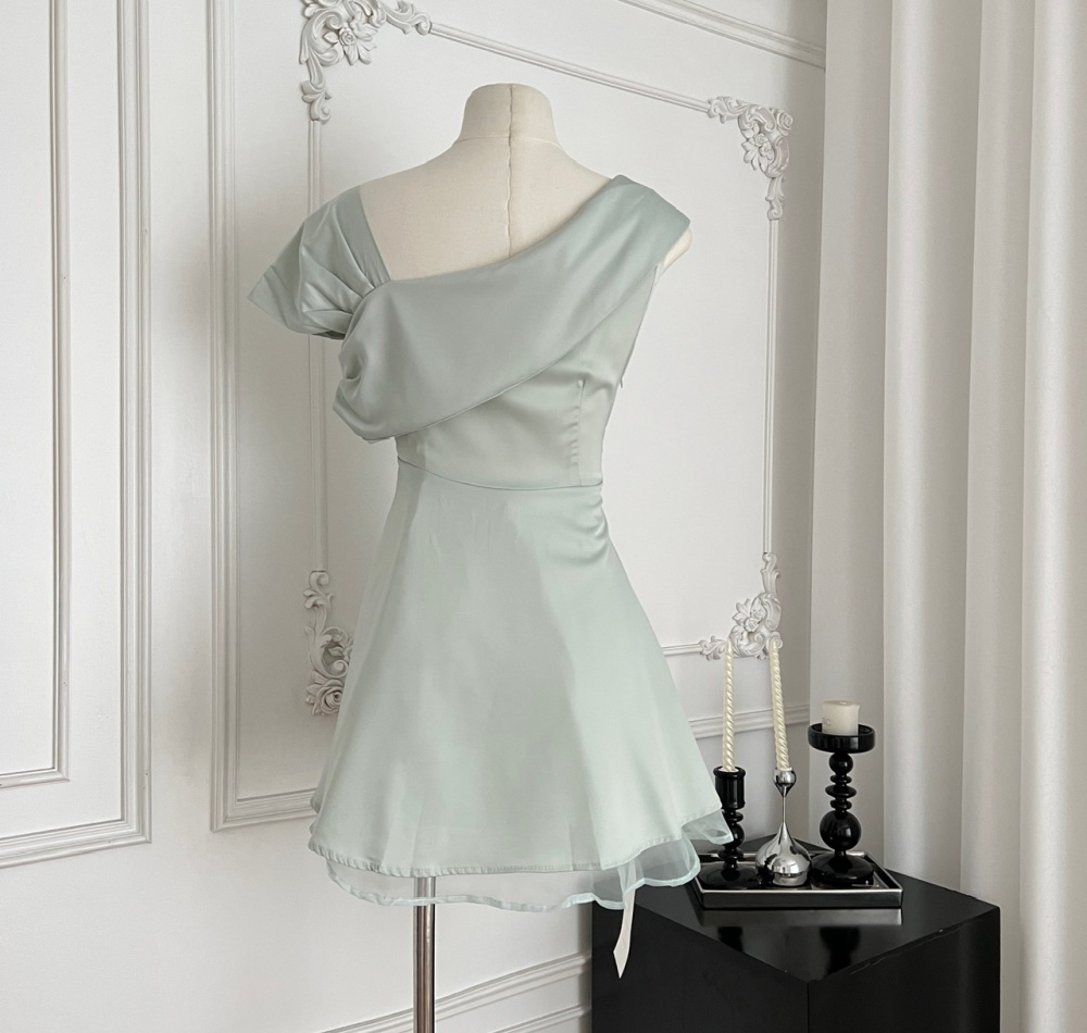 Sloping shoulder summer dress