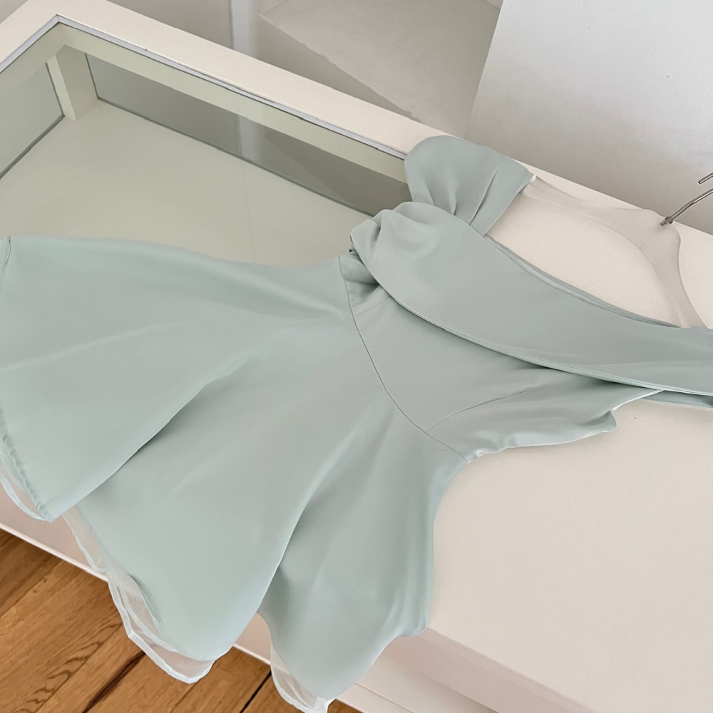 Sloping shoulder summer dress