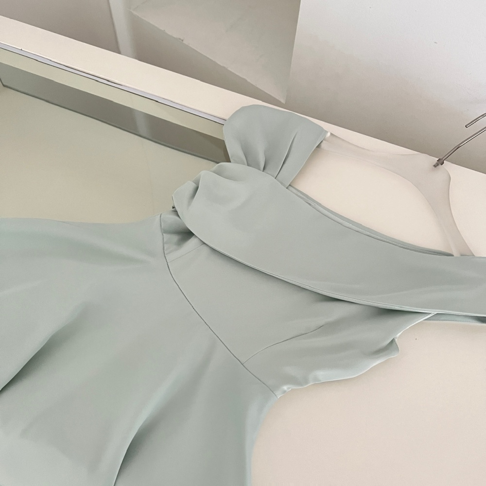 Sloping shoulder summer dress