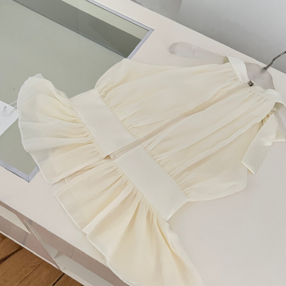 Elegant simple skirt refinement bandage tops a set
