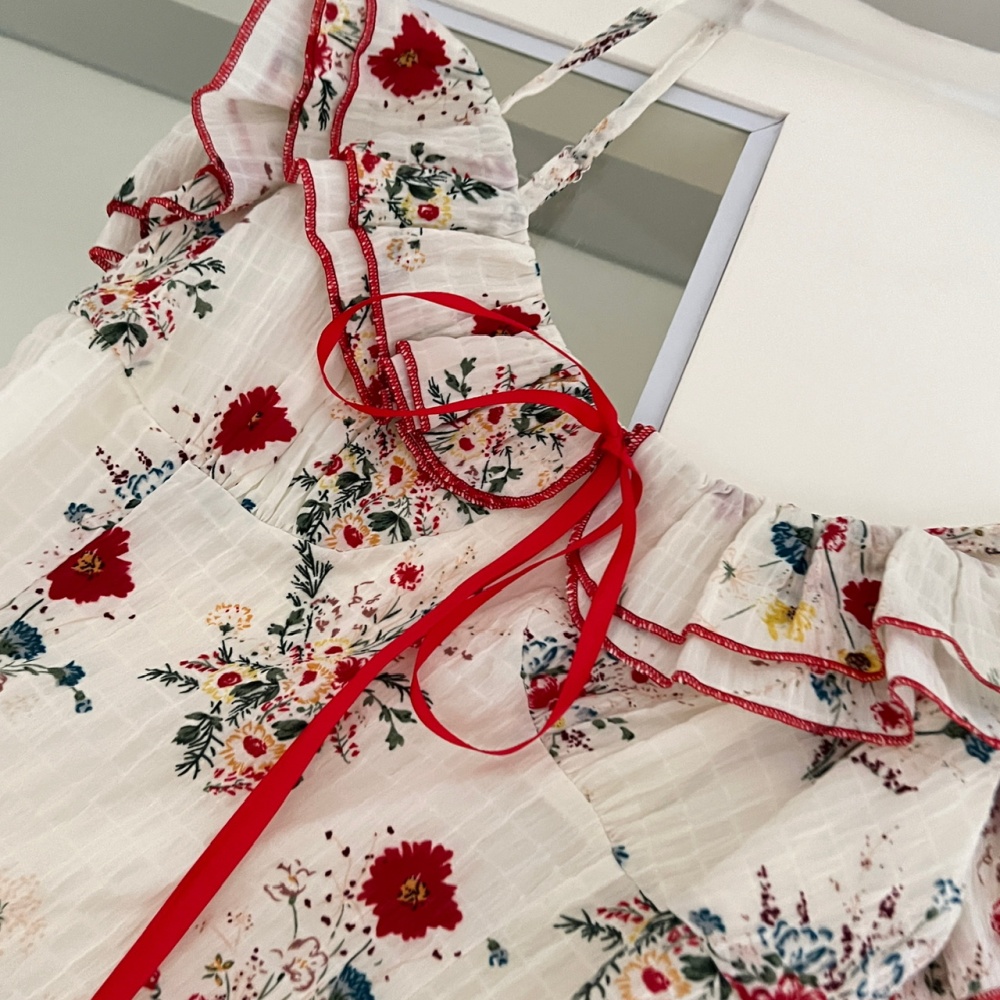 Wear short skirt floral strap dress a set