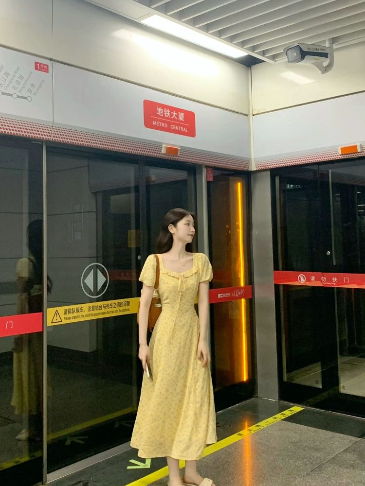 Niche pinched waist floral romantic slim elegant dress