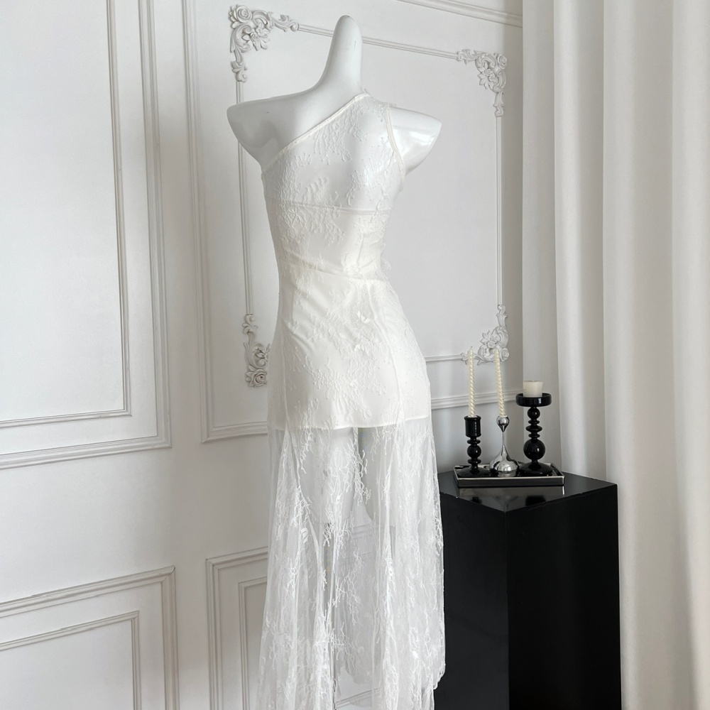 Temperament white pinched waist strapless dress