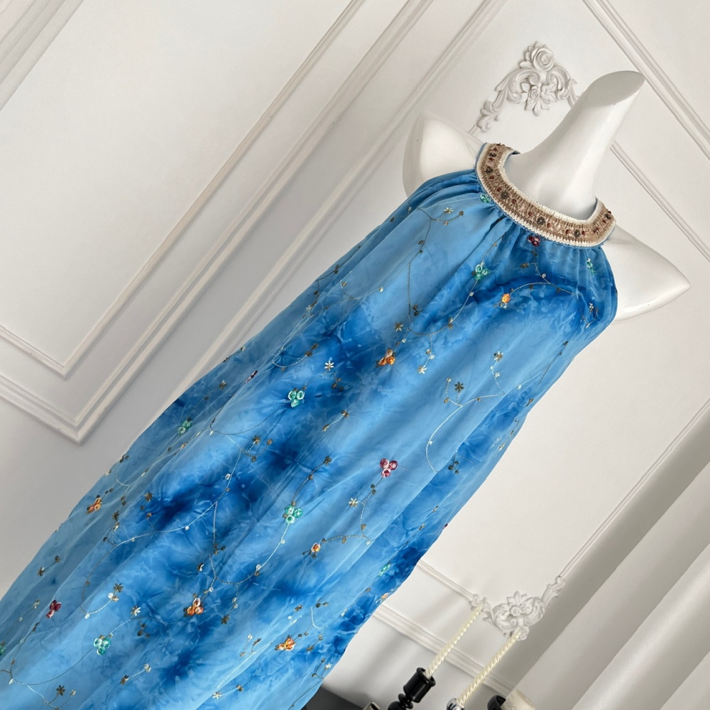 Ribbon halter stereoscopic embroidery vacation dress