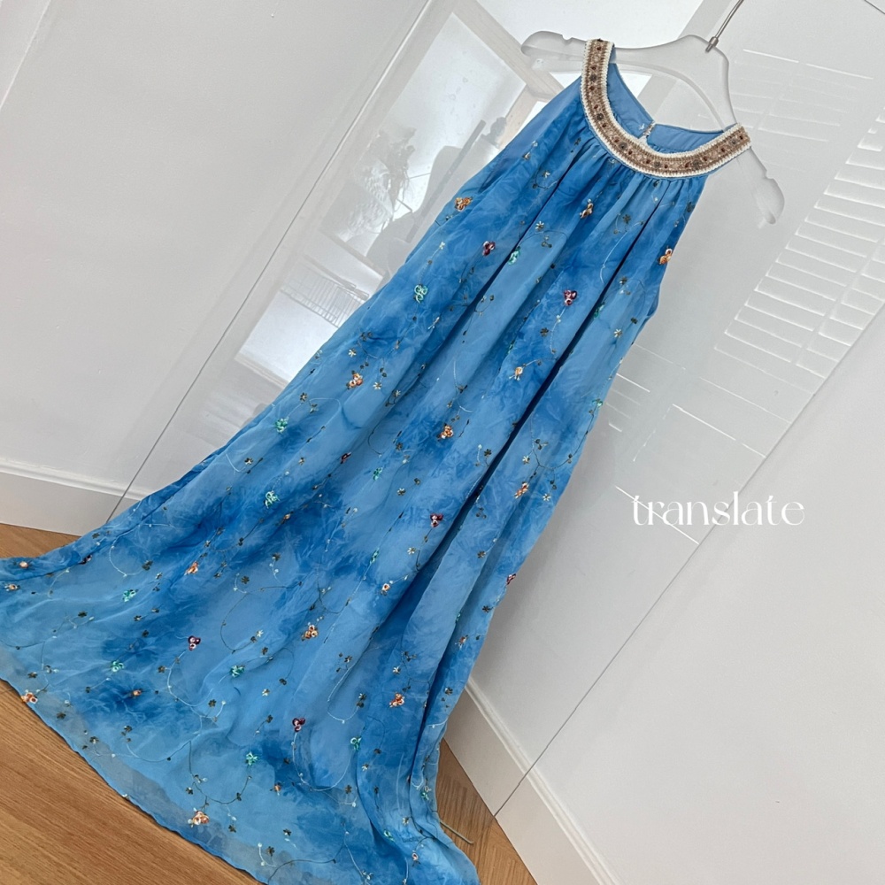 Ribbon halter stereoscopic embroidery vacation dress