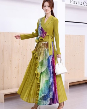 Pinched waist European style wood ear V-neck dress