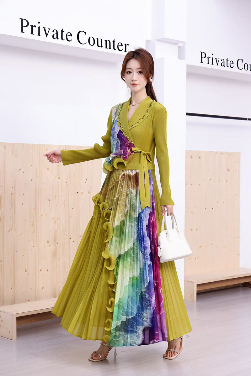 Pinched waist European style wood ear V-neck dress