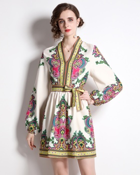 European style temperament V-neck with belt slim dress