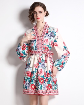 Slim V-neck European style flower long sleeve dress