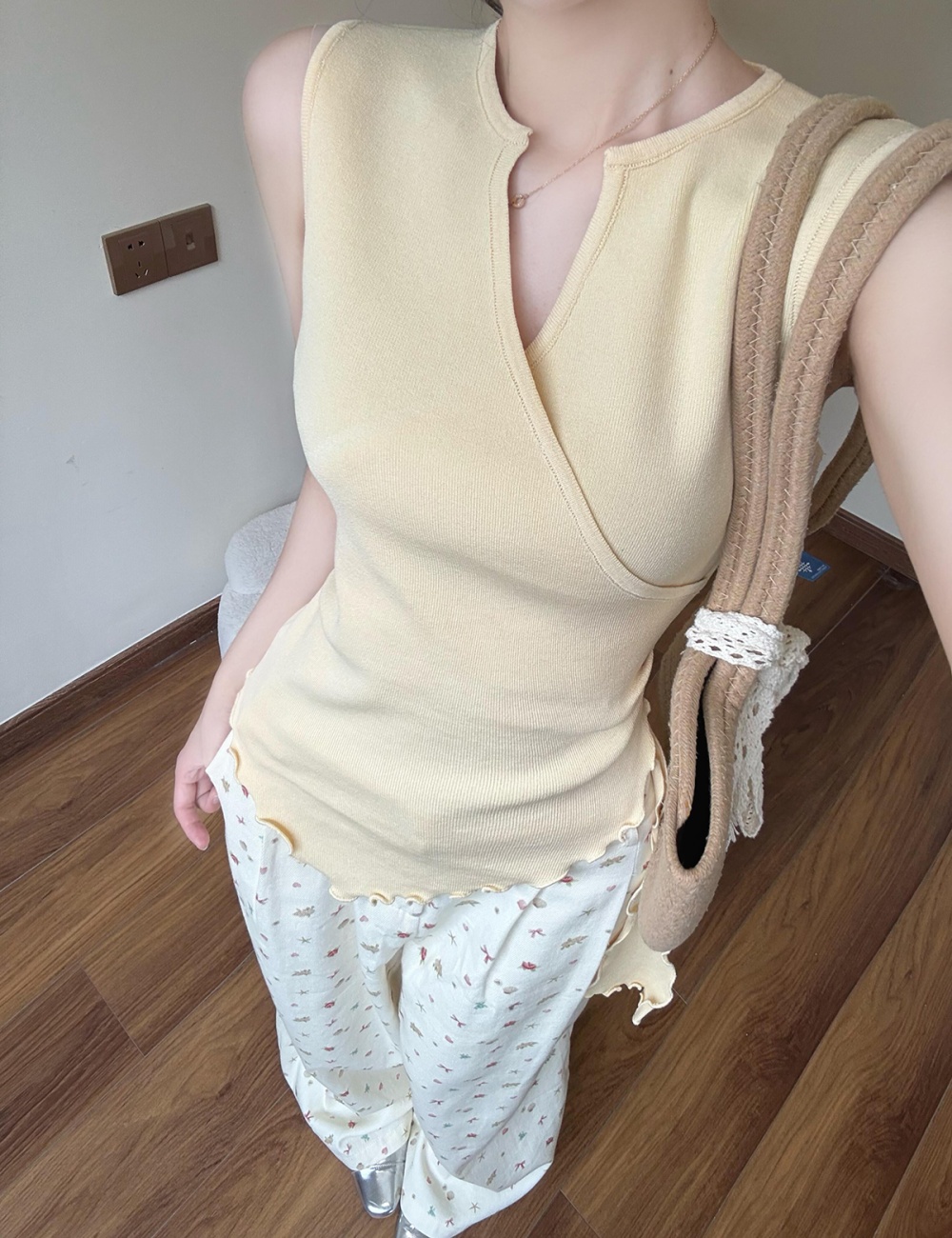 Maiden slim V-neck irregular bow knitted split tops