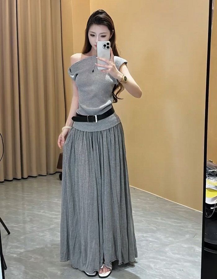 Slim strapless skirt folds tops a set for women